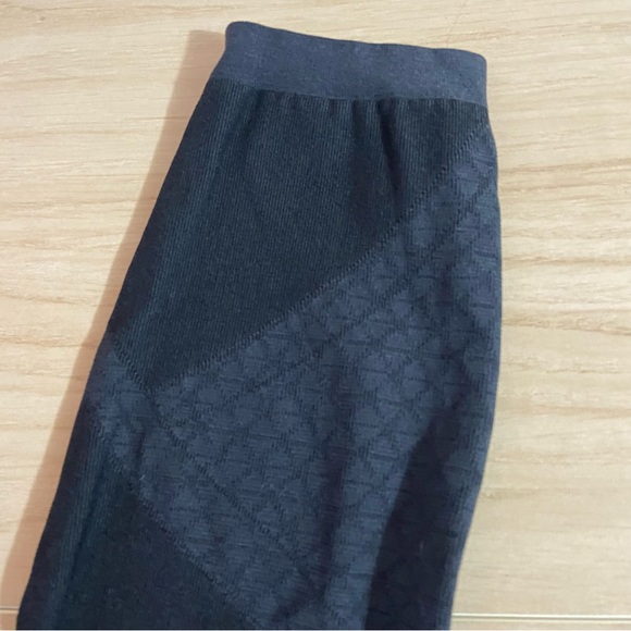 SPANX Seamless Moto Leggings Tights Biker Casual Body-Shaper Size Large Textured - Picture 6 of 8